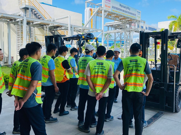 Huấn luyện an toàn cho người vận hành máy móc, thiết bị 